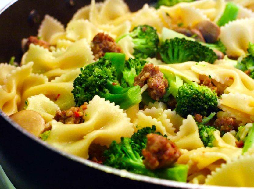 Cover Image for Italian Sausage with Farfalle and Broccoli Rabe
