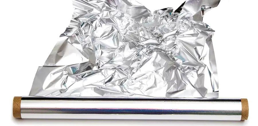 Cover Image for Reynold's Finally Clears Up the Mystery: Here's What Each Side of Aluminum Foil Is Really For