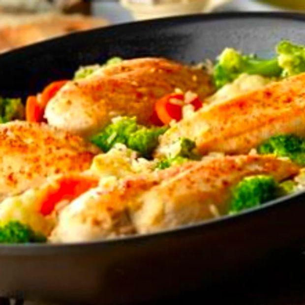 Cover Image for Garlic Chicken with Vegetables and Rice Skillet