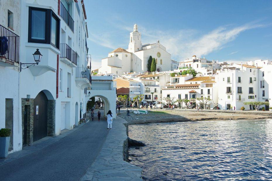 Cover Image for Exciting deal: Fly from the US to Spain starting at $442 round-trip