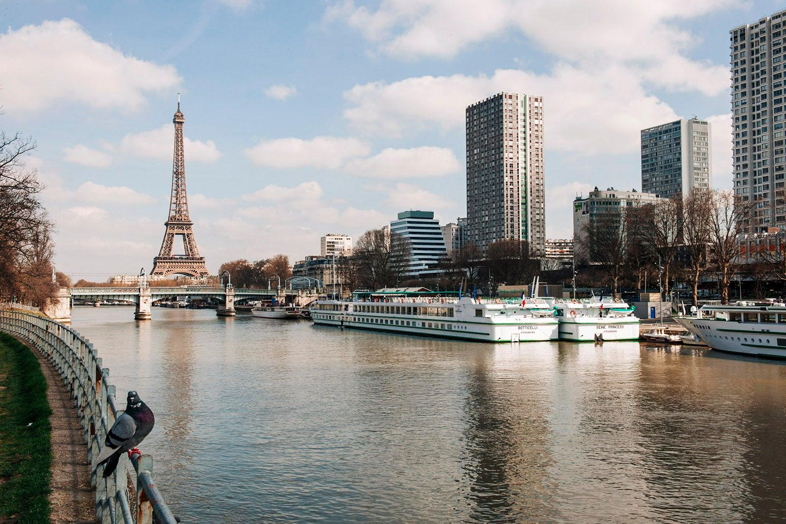 Choosing between Paris-Charles de Gaulle and Paris-Orly: Which airport is the best for your flight?
